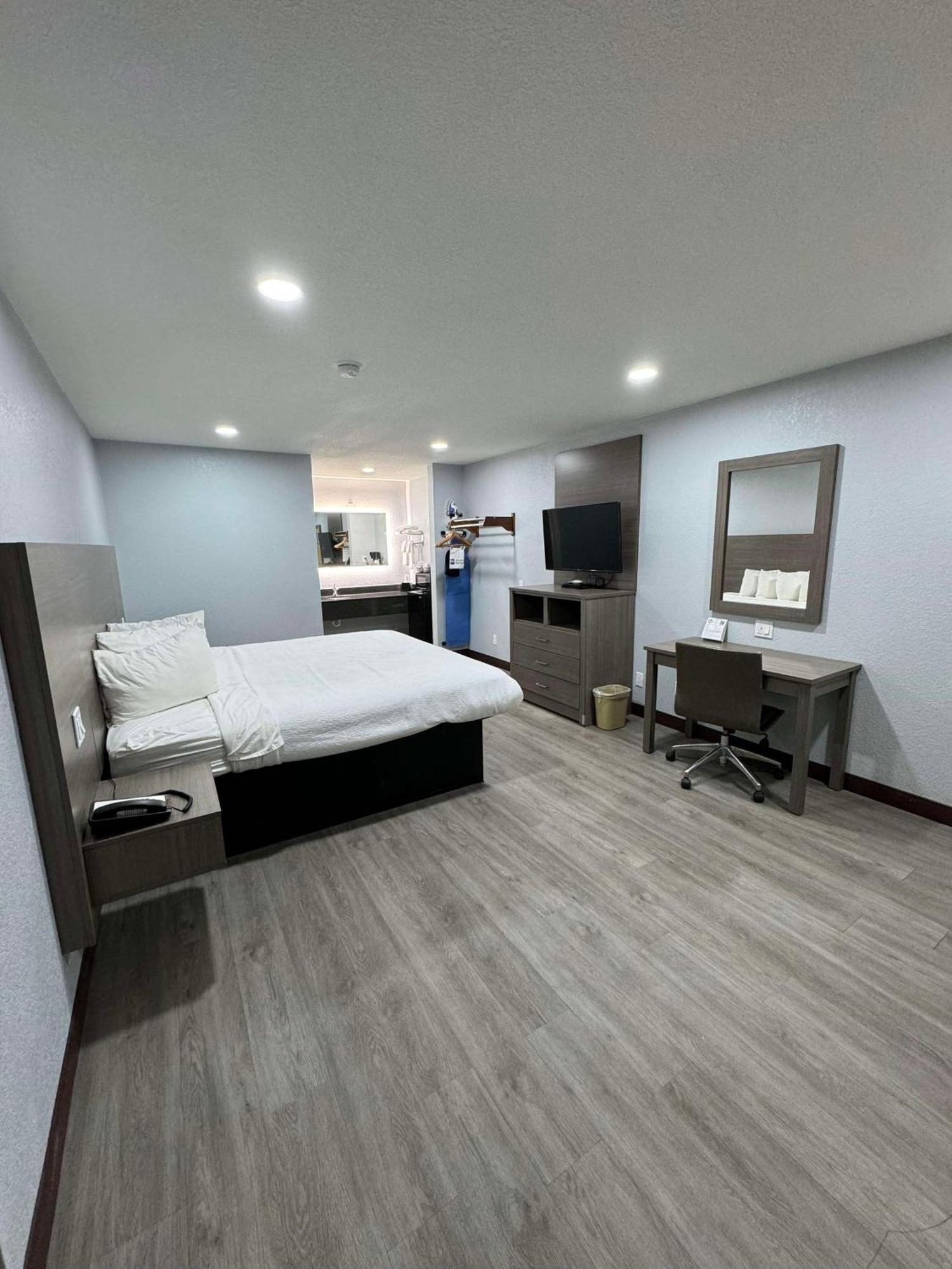Surestay Hotel By Best Western Childress Exterior photo