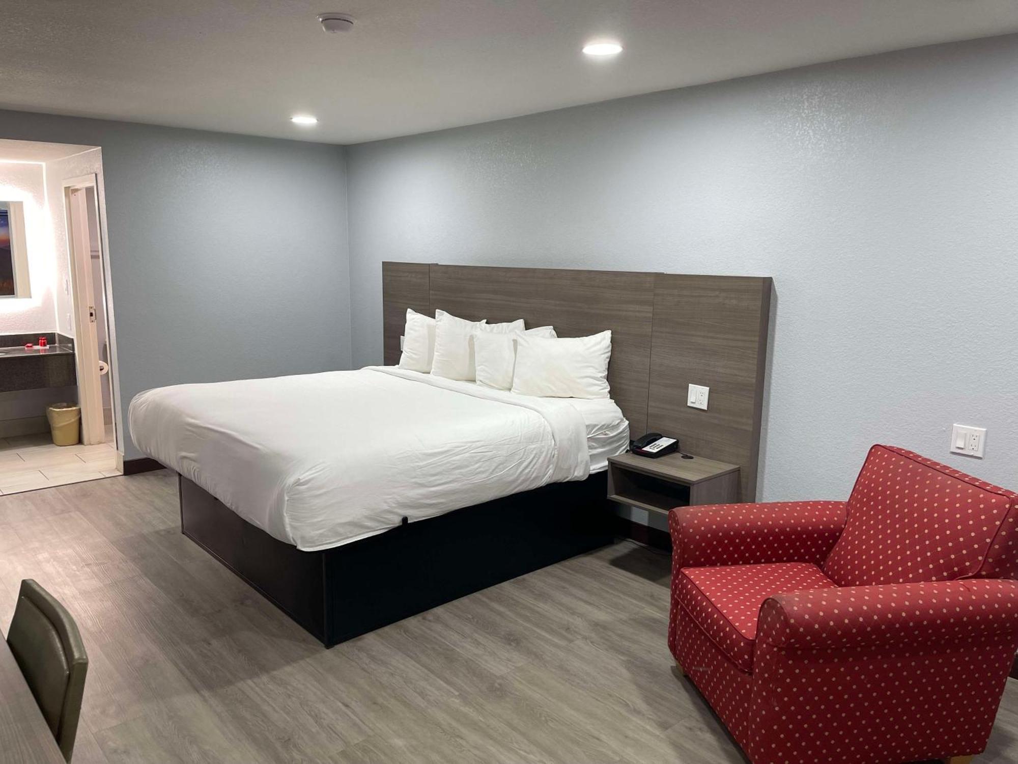 Surestay Hotel By Best Western Childress Exterior photo